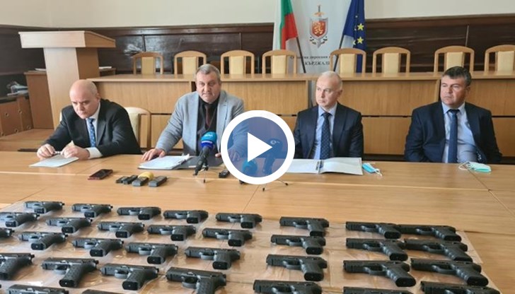 Задържани са двама души, съобщиха от прокуратура