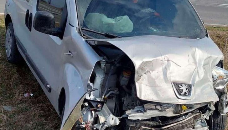 Инцидентът е станал малко преди 15:00 ч. днес на излизане от града