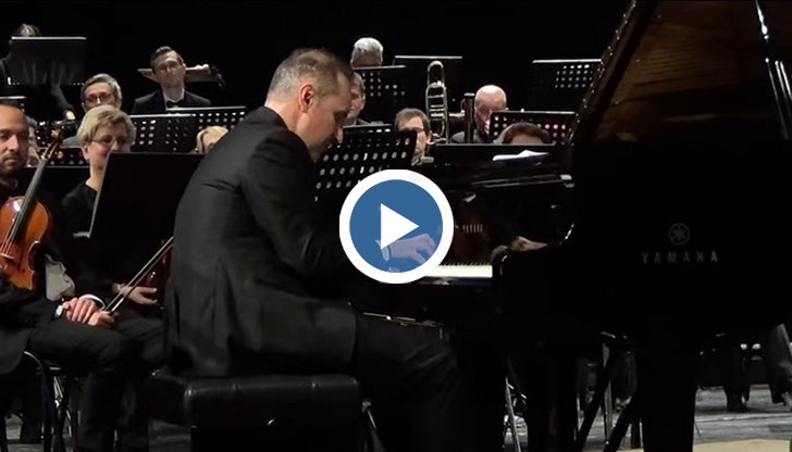 Три биса на сцената на Доходното здание