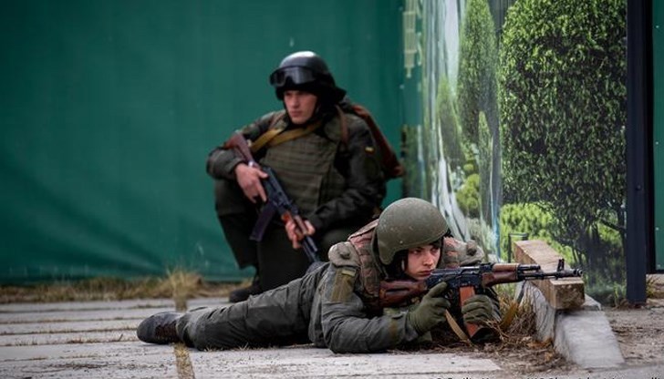 Проруските сили са сравнително силни в България, а в енергиен план държавата е зависима от Русия, посочва още "Ди Велт"