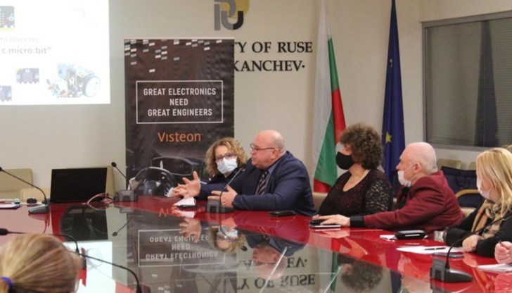 Община Русе желае да формира траен интерес у децата ни, които след време да останат тук, давайки от своите знания и умения за благото на града, каза заместник – кметът Енчо Енчев