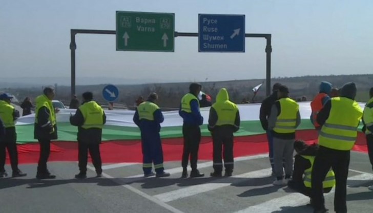 Блокираха за час пътен възел "Белокопитово" в посока София