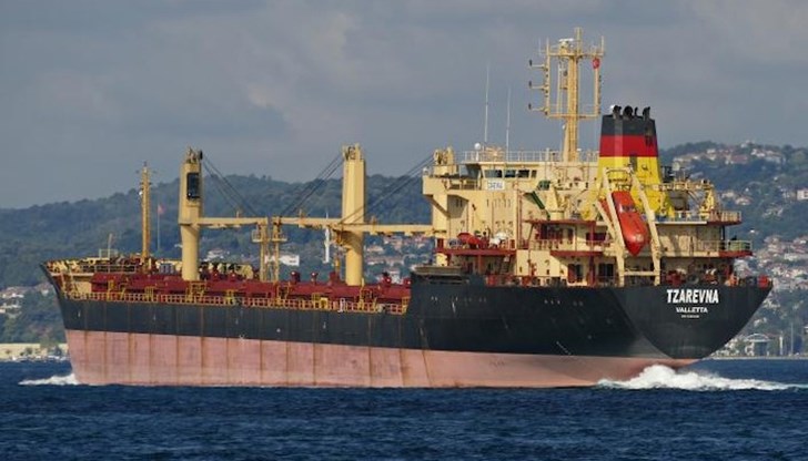 Основният проблем остават мините около корабите