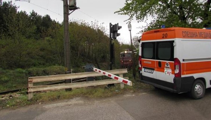 Влакът е прегазил мъжа в междурелсието на втори коловоз Влакът е прегазил мъжа в междурелсието на втори коловоз