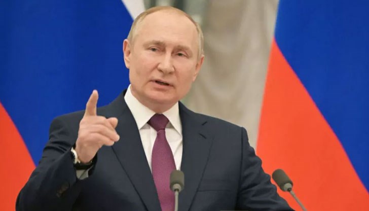 Входните врати на жилищата на московски активисти са изрисувани с графити, отправящи предупреждения