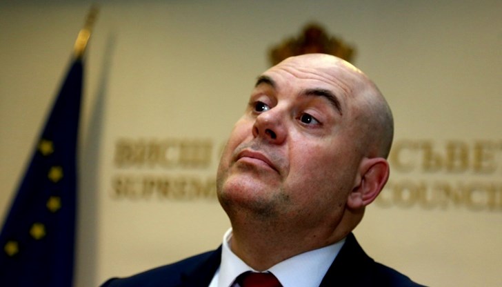 Главният прокурор изпрати писма до министъра на правосъдието и до председателя на парламентарната група на "Демократична България" Главният прокурор изпрати писма до министъра на правосъдието и до председателя на парламентарната група на "Демократична България"