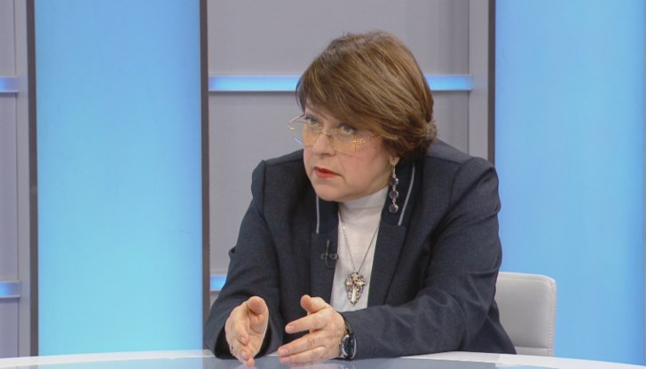 "Колкото са по-ожесточени отношенията и двете велики сили ще ни натискат да се скараме с другата, за да се използва като демонстрация за някаква полза.", каза Дончева "Колкото са по-ожесточени отношенията и двете велики сили ще ни натискат да се скараме с другата, за да се използва като демонстрация за някаква полза.", каза Дончева