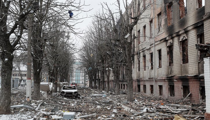 Мариупол остана без ток и вода. Стотици хиляди напускат Украйна, ООН говори за най-бързото масово бягство на 21 век