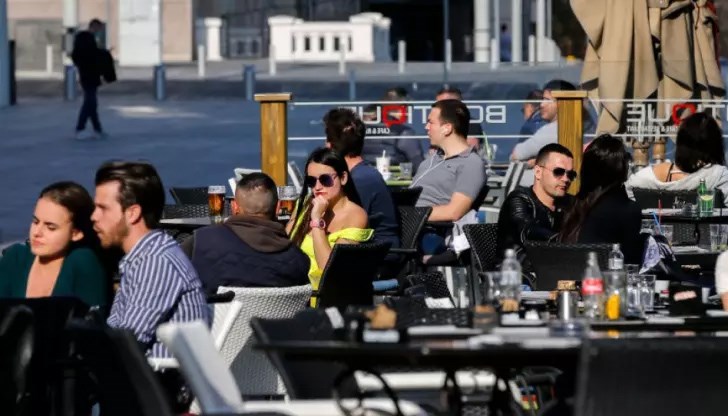 България е изправена пред редица предизвикателства на пазара на труда - има демографска криза, като населението намалява драстично, много по-бързо в сравнение с други държави, което е сериозен риск, защото потенциалната работна ръка намалява постоянно