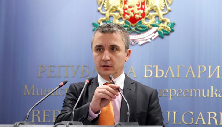 „Пълно безобразие“ ще е прокуратурата да разследва Асен Василев, смята премиерът