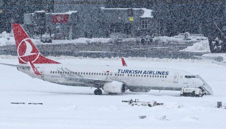 Отменени 162 полета на авиокомпанията на летище "Истанбул" и 18 полета - на летище "Сабиха Гьокчен"