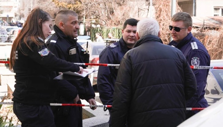 Убитият 50-годишен мъж е бивш криминалист от МВР, който е заемал и различни управленски позиции преди да напусне системата след скандал