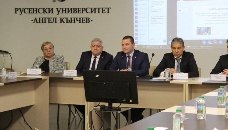 "Община Русе работи активно за енергийната ефективност и намаляване на въглеродните емисии в транспорта", каза кметът "Община Русе работи активно за енергийната ефективност и намаляване на въглеродните емисии в транспорта", каза кметът