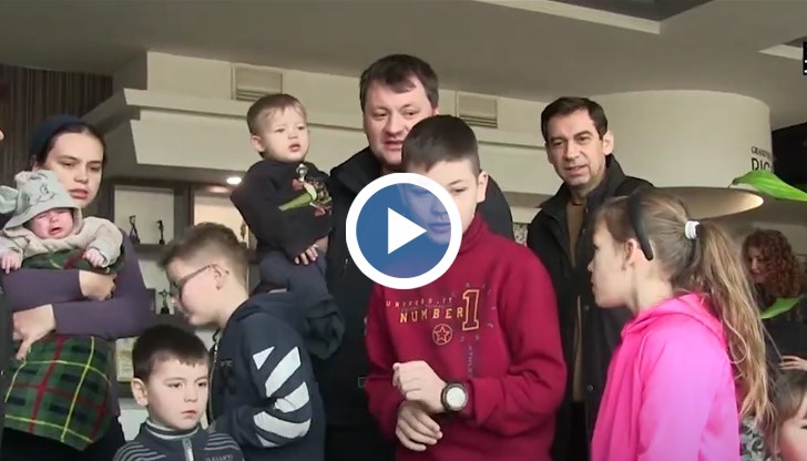 Благодарение на приятели, Ярослав и семейството му пристигнали в Русе, където са настанени в хотел. Той сподели, че далеч не са очаквали такова топло посрещане в България