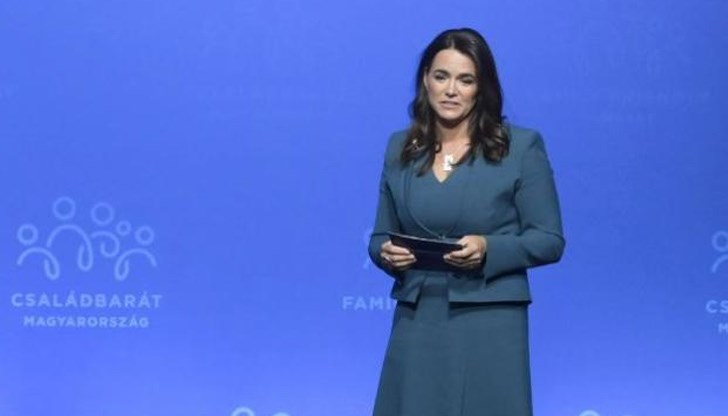 "Ние, жените, отглеждаме децата, грижим се за болните, готвим, способни сме да бъдем на две места едновременно, да си изкарваме прехраната, да обучаваме, да печелим Нобелови награди", заяви Каталин Новак "Ние, жените, отглеждаме децата, грижим се за болните, готвим, способни сме да бъдем на две места едновременно, да си изкарваме прехраната, да обучаваме, да печелим Нобелови награди", заяви Каталин Новак