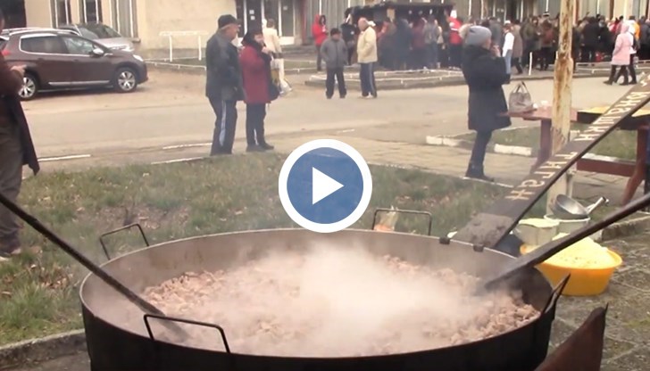 Сред основните атракции беше добре познатата Юнашка тава, в която беше приготвена зелевата чорба