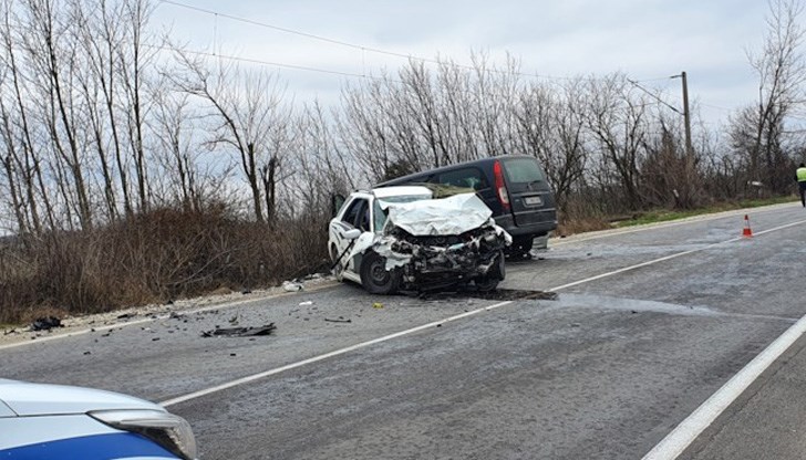 Други двама души са пострадали, като единият от тях е в много тежко състояние