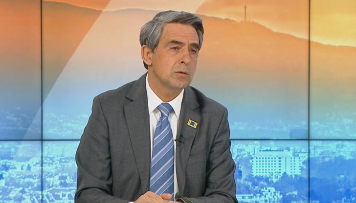 Президентът Радев ще бъде този, който ще "подложи динена кора" на Кирил Петков Президентът Радев ще бъде този, който ще "подложи динена кора" на Кирил Петков