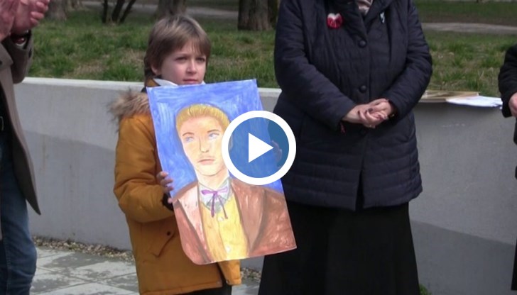 Всички участници получиха грамоти и портрет на Апостола на Свободата