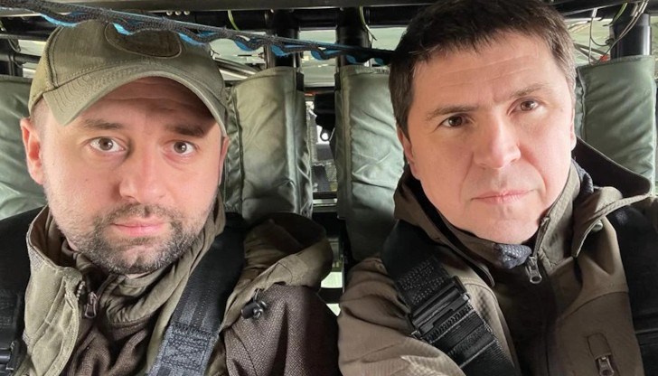"На път към преговори с Руската федерация. Вече в хеликоптера". Това написа съветникът на президента на Украйна Володимир Зеленски Михаил Подоляк