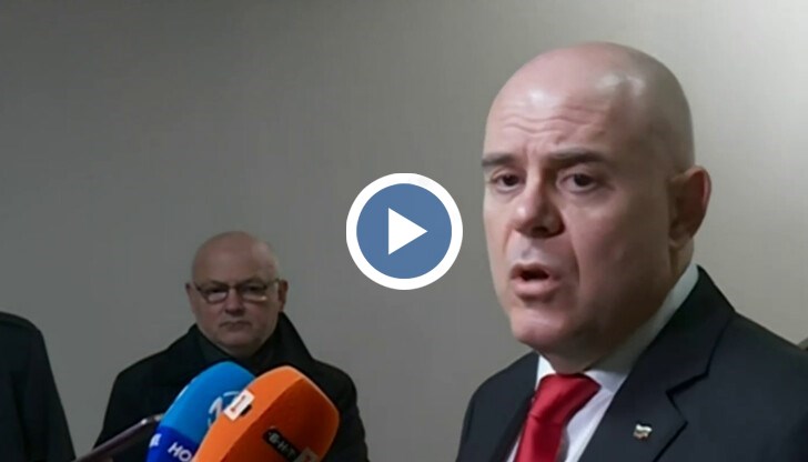 Прокуратурата се оказва единствената преграда между българските граждани и беззаконието. Това е работата на българската прокуратура”, заяви главният прокурор