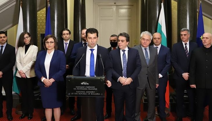 В българското правителство има министри, които са с много по-категорични прокремълски позиции. Превърна ли се кабинетът „Петков” в заложник на БСП?