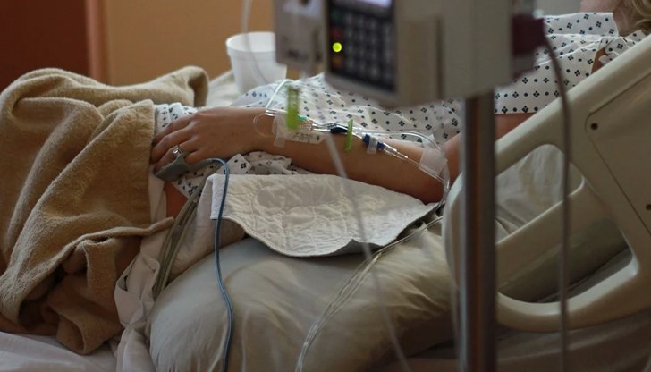 Жената сама се е загасила. Получила е изгаряния по шията и главата Жената сама се е загасила. Получила е изгаряния по шията и главата