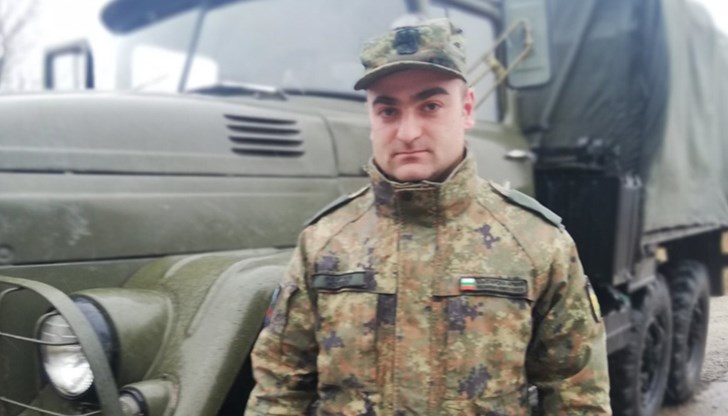 Военнослужещ от Сухопътните войски спаси от пожар пострадали при пътнотранспортно произшествие Военнослужещ от Сухопътните войски спаси от пожар пострадали при пътнотранспортно произшествие