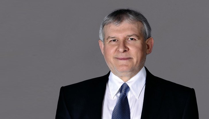 С 497 гласа "за" и 1 "въздържал се" Румен Христов беше преизбран за председател на СДС
