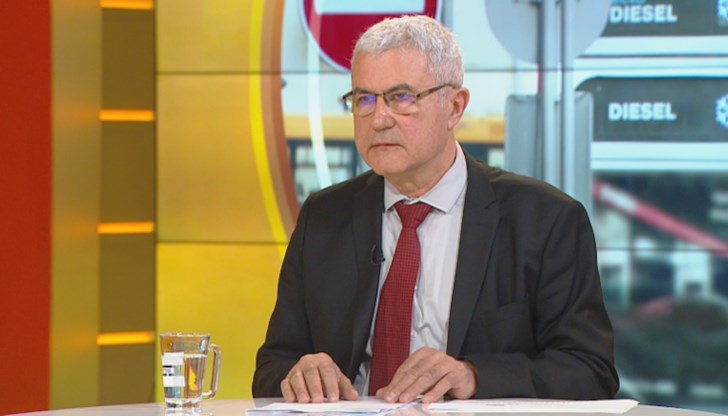 Руски нефт има, той поевтинява, има и възможност за доставка, но никой не иска да го купува, коментира шефът на Балканската черноморска петролна асоциация Руски нефт има, той поевтинява, има и възможност за доставка, но никой не иска да го купува, коментира шефът на Балканската черноморска петролна асоциация