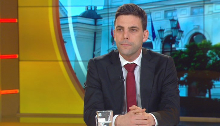 Казусът с опашките за олио тази сутрин е идентичен с цената на бензина Казусът с опашките за олио тази сутрин е идентичен с цената на бензина