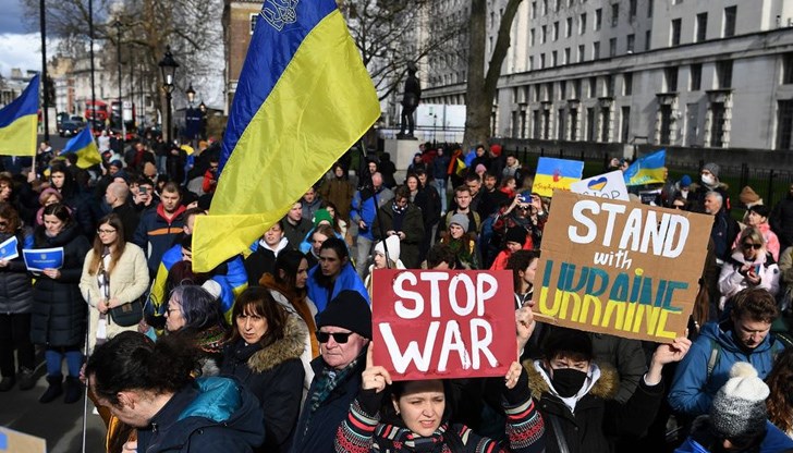 Доскоро политици, експерти и журналисти хвалеха Путин като голям държавник, подкрепяха неговия модел на „суверенна демокрация“, в която човешките права и истината нямат значение