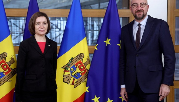 Президентът на Молдова Мая Санду подписа официална молба за присъединяване на страната си към Европейския съюз в четвъртък, начертавайки прозападен курс, ускорен от инвазията на Русия в съседна Украйна