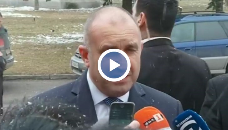 „Не е работа на министри да дават оценка на работата на службите, особено когато те са извън техния ресор. Работата на министрите е да се борят ефективно с тежката икономическа и социална криза", каза още президентът