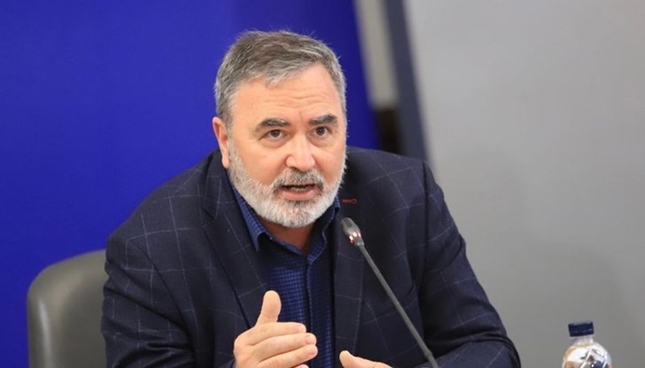 Целта е прибиращите се българи и туристите от ЕС да влизат свободно у нас без ваксинационен сертификат и без отрицателни тестове за COVID