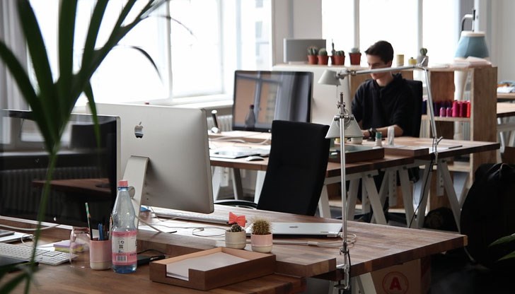 Не искам да се заблуждаваме, че украинците ще помогнат на нашата икономика, заяви Надя Василева