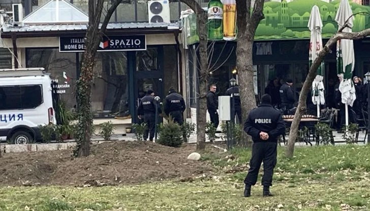 Увредили са и колата им