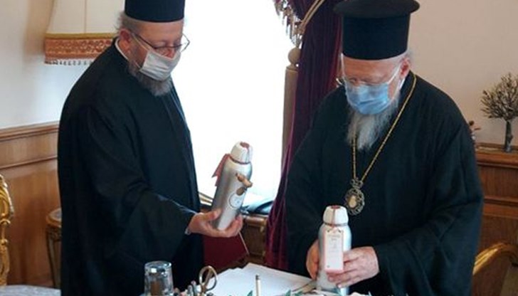 Патриарх Вартоломей и митрополит Наум обсъдиха и със загриженост войната на Русия срещу Украйна