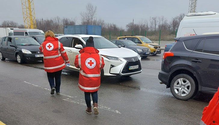 Семейство от Одеса: Много е лошо в Украйна. Дано Бог даде мир на всички ни!