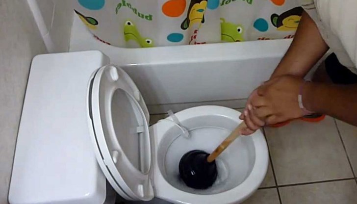 Няма по-капризен уред от тоалетната чиния и е редно да бъде толкова придирчива Няма по-капризен уред от тоалетната чиния и е редно да бъде толкова придирчива