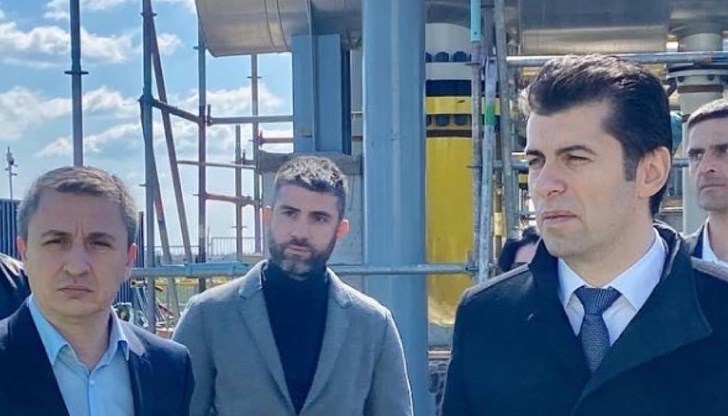 "Азерски газ през интерконектора с Гърция може да тръгне през септември", заяви Кирил Петков