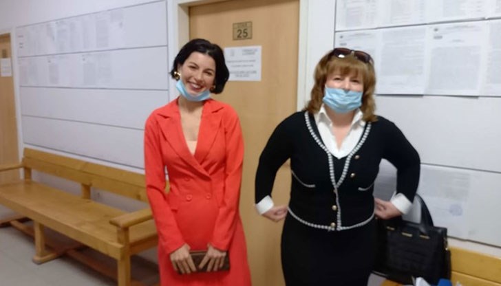 Дизайнерката се върнала от Дубай специално за делото Дизайнерката се върнала от Дубай специално за делото