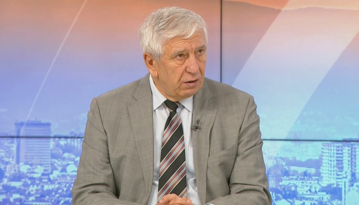 "Моят живот се промени тотално. Надеждите за спокойно бъдеще, всичко... Все пак, като историк, анализирайки нещата, се надявам, че Русия глобално няма да спечели", каза проф. Станчев