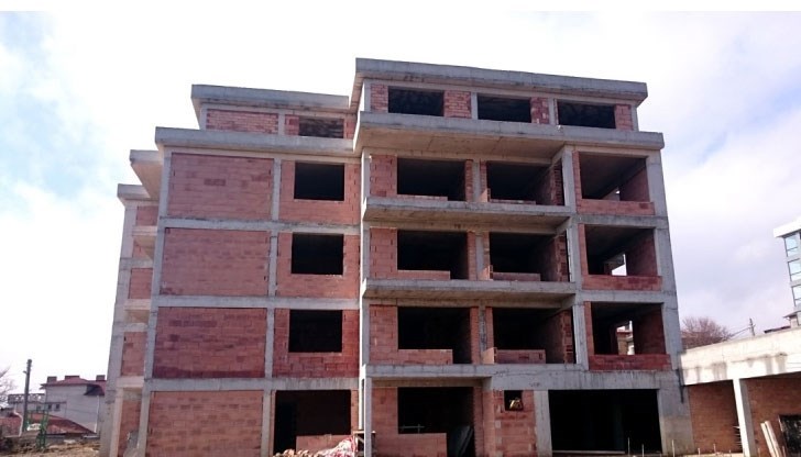 Редица икономически специалисти вече прогнозират, че към края на 2022 г. спестяванията ни ще са се стопили с около 20%