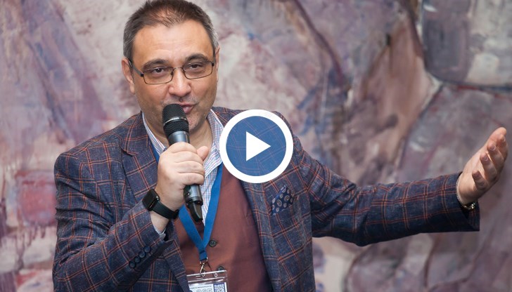 "Няма как да подкрепим оставане носенето на маски на закрито", заяви професорът