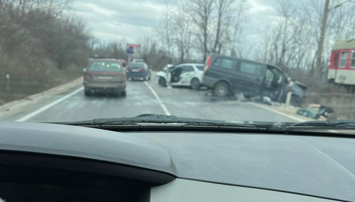 Пътят е затворен и има обход през Иваново
