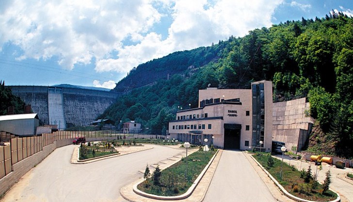 Не става дума просто за корупция. Случаят има пряко отношение към националната сигурност, особено сега, в енергийна криза