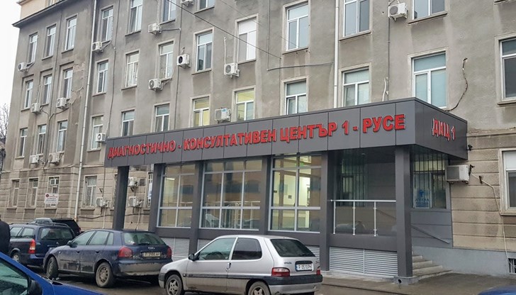 Според Закона за лечебните заведения, управителите на общинските лечебни заведения, които са публични предприятия, се избират и назначават след провеждане на конкурс Според Закона за лечебните заведения, управителите на общинските лечебни заведения, които са публични предприятия, се избират и назначават след провеждане на конкурс