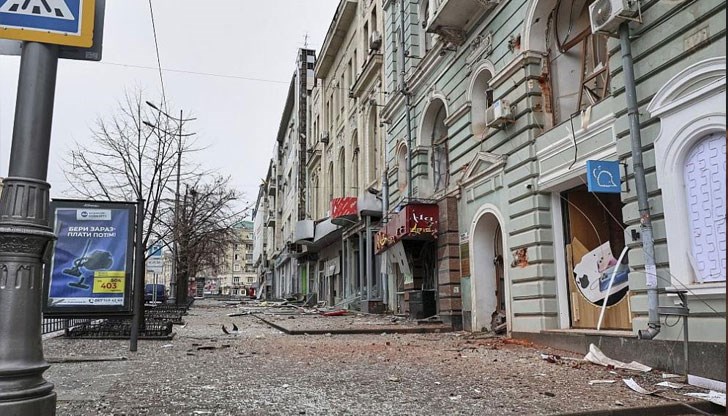 Живеем под постоянни обстрели и въздушни атаки, затова свикваме с непрекъснатата заплаха и напрежение, пише Роман Рукомеда в деветия му разказ за инвазията на Русия