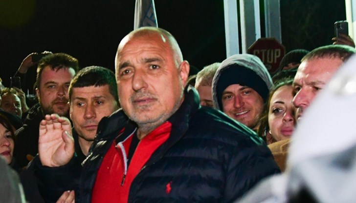 Европрокуратурата пък обяви, че разследва твърдения за измами с евросредства у нас